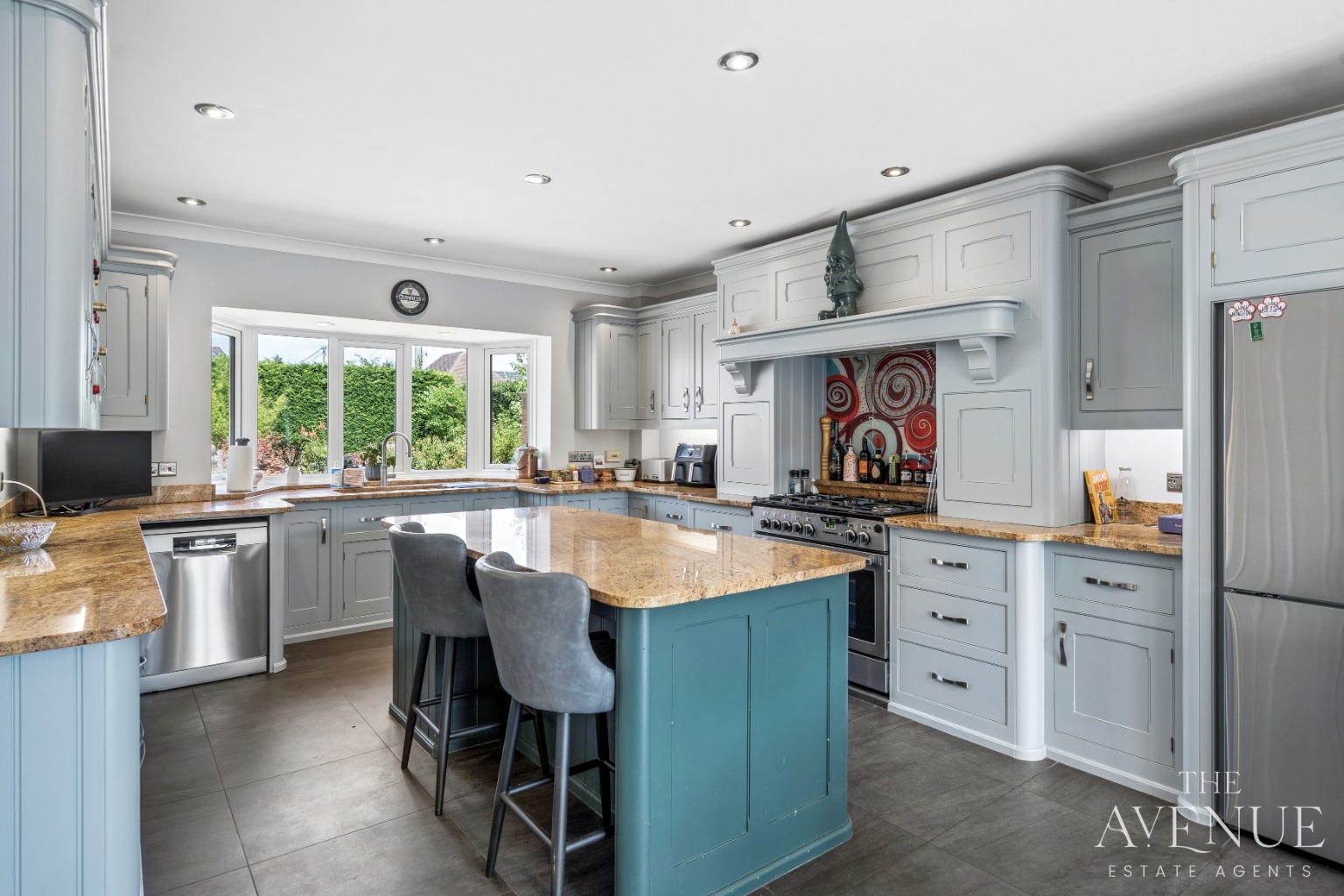 4 bed detached house for sale in Perfect Home for Family & Entertaining - Upper Basildon 2