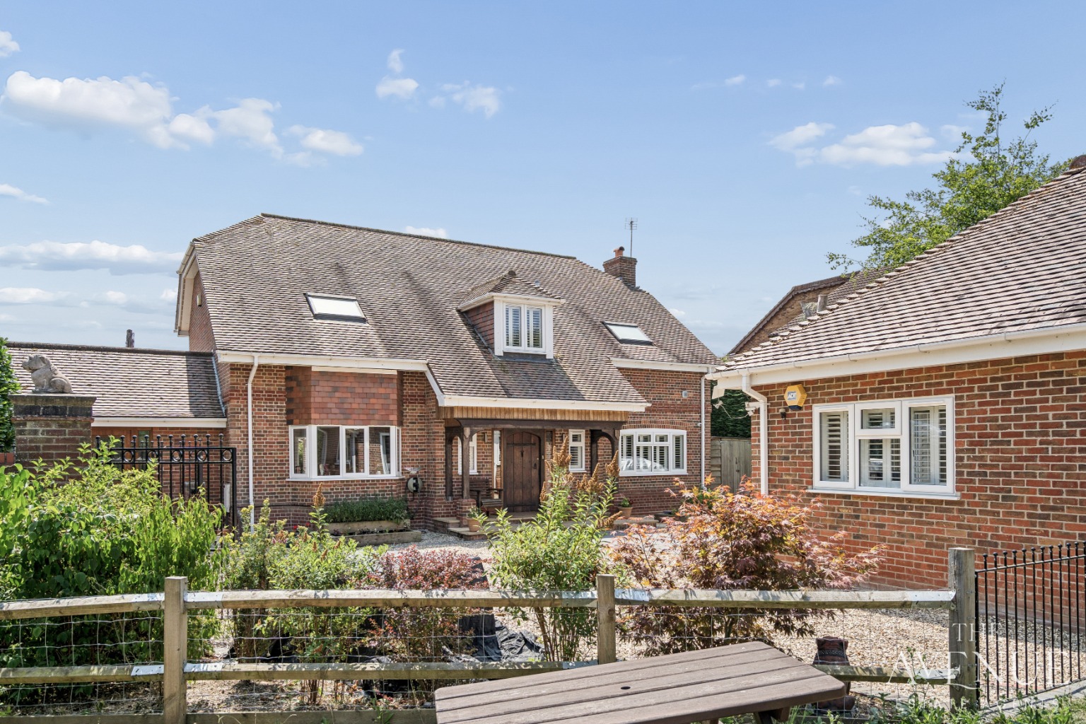 4 bed detached house for sale in Perfect Home for Family & Entertaining - Upper Basildon - Property Image 2