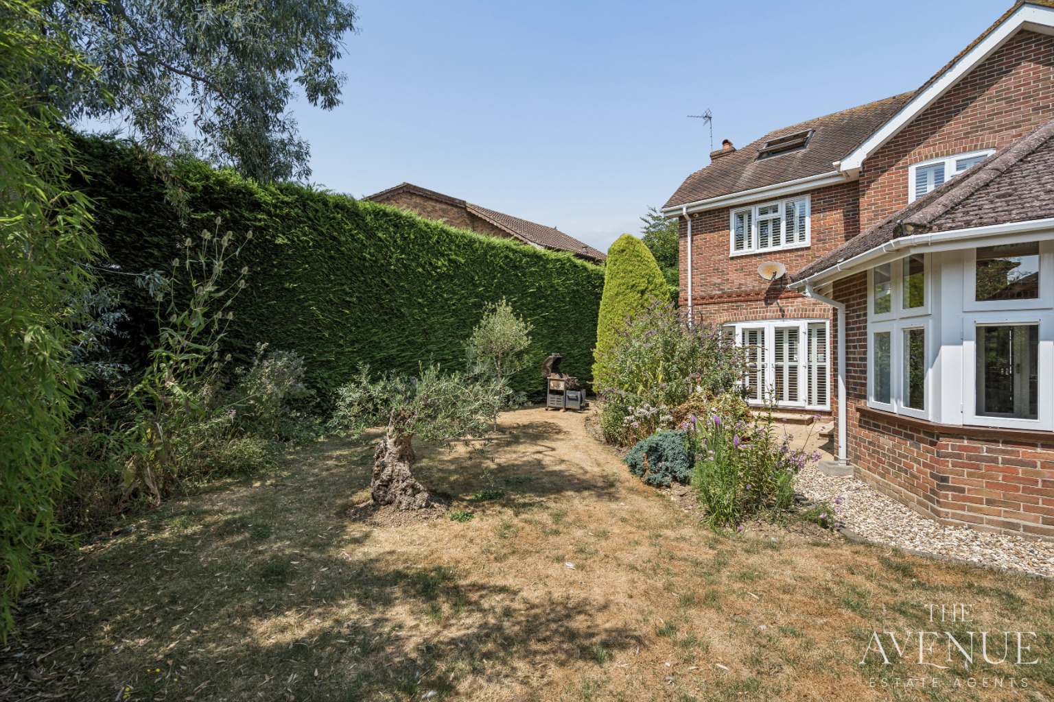 4 bed detached house for sale in Perfect Home for Family & Entertaining - Upper Basildon - Property Image 15