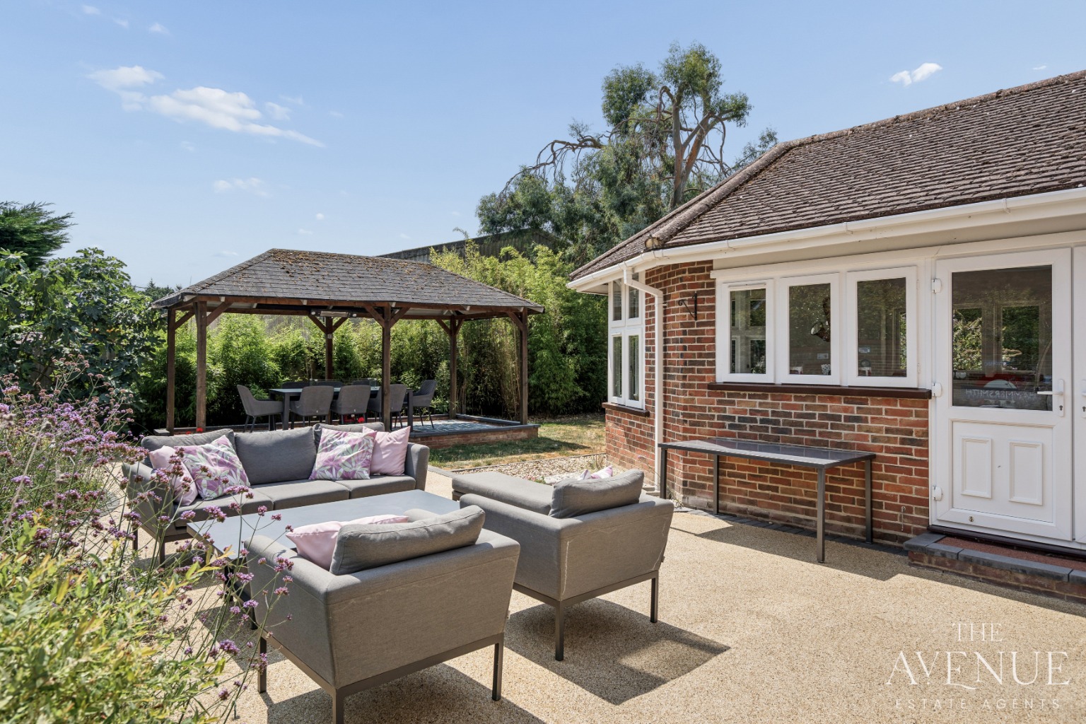 4 bed detached house for sale in Perfect Home for Family & Entertaining - Upper Basildon - Property Image 13