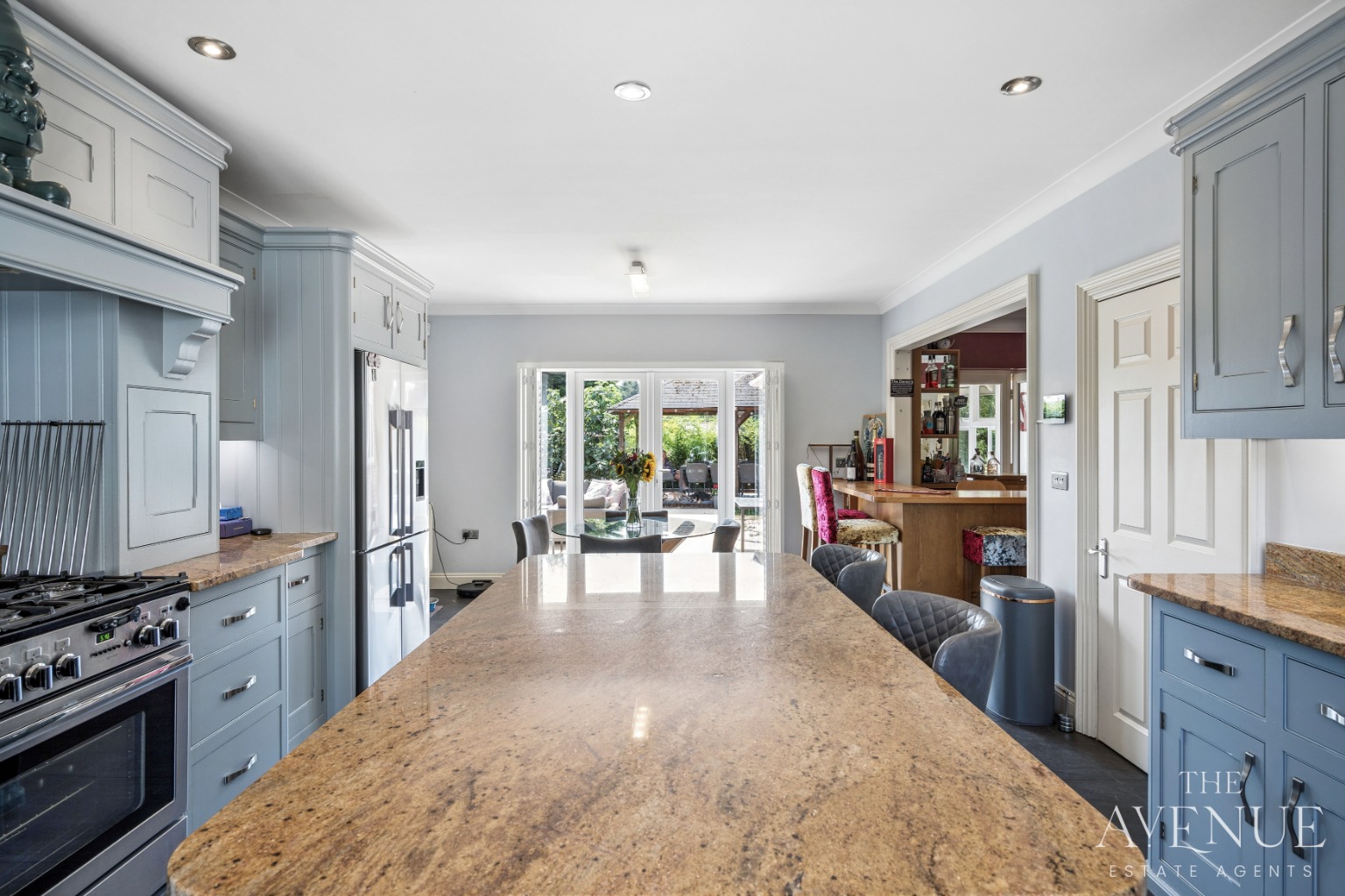 4 bed detached house for sale in Perfect Home for Family & Entertaining - Upper Basildon 4