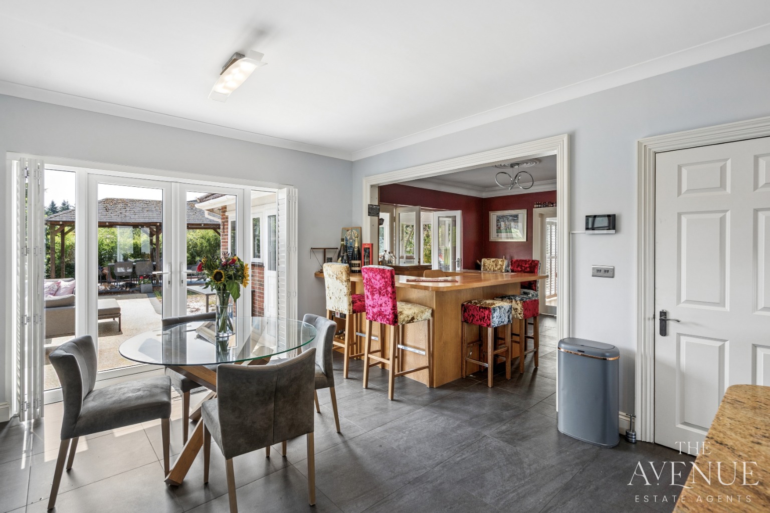 4 bed detached house for sale in Perfect Home for Family & Entertaining - Upper Basildon 5