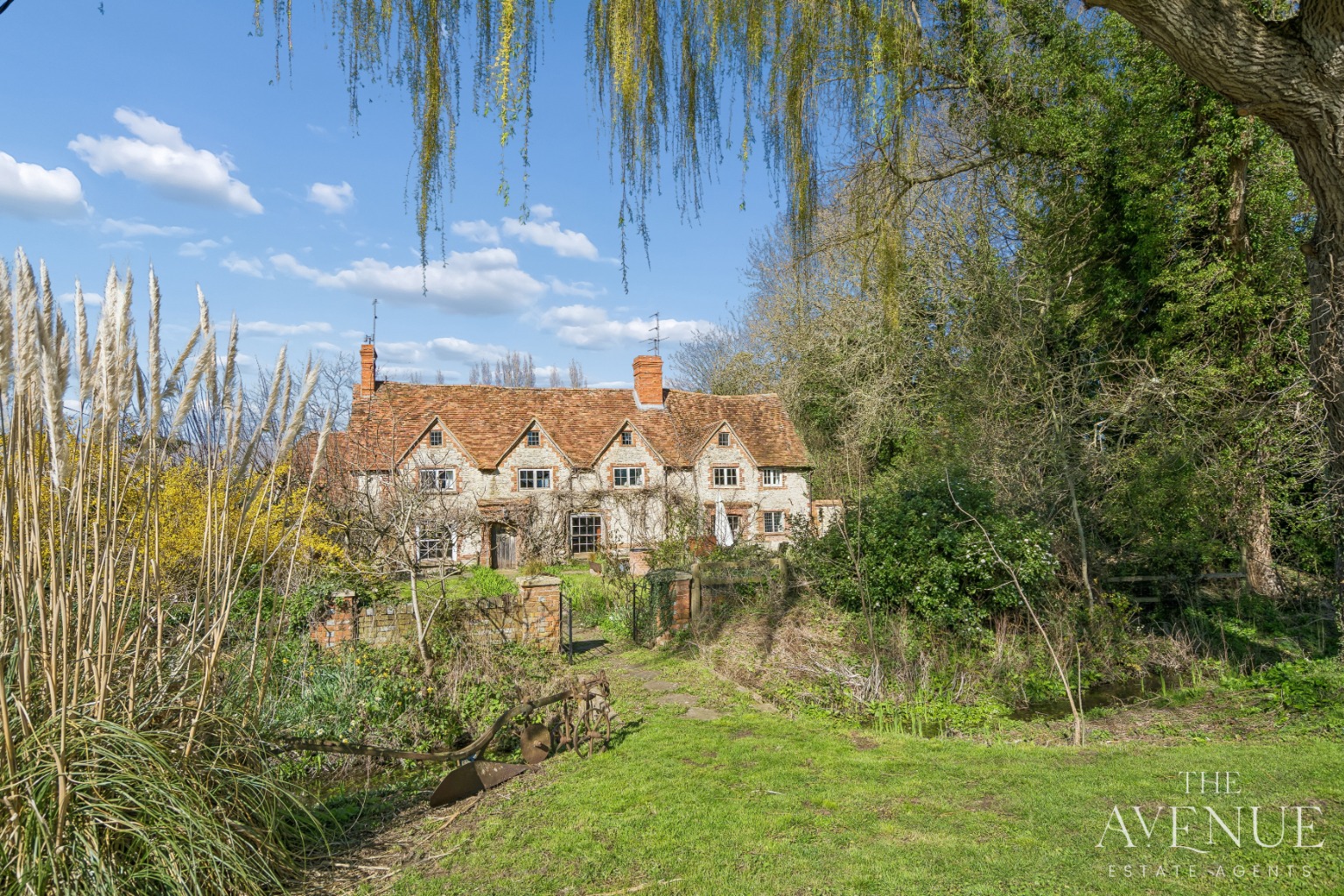 5 bed detached house for sale in Berrick Salome, Oxfordshire, OX10  - Property Image 1