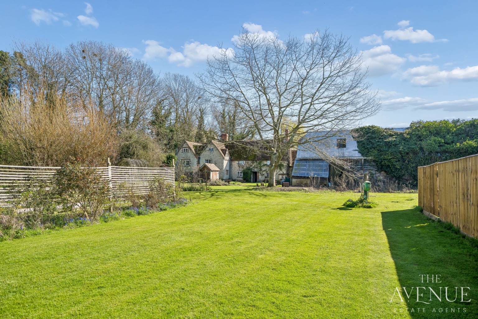 5 bed detached house for sale in Berrick Salome, Oxfordshire, OX10  - Property Image 2