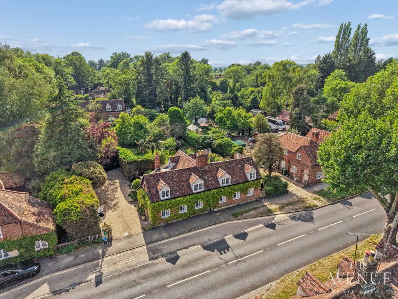 4 bed detached house for sale in Character Home in 0.5 Acre Gardens + Annexe - Nuneham Courtney, Oxfordshire  - Property Image 10