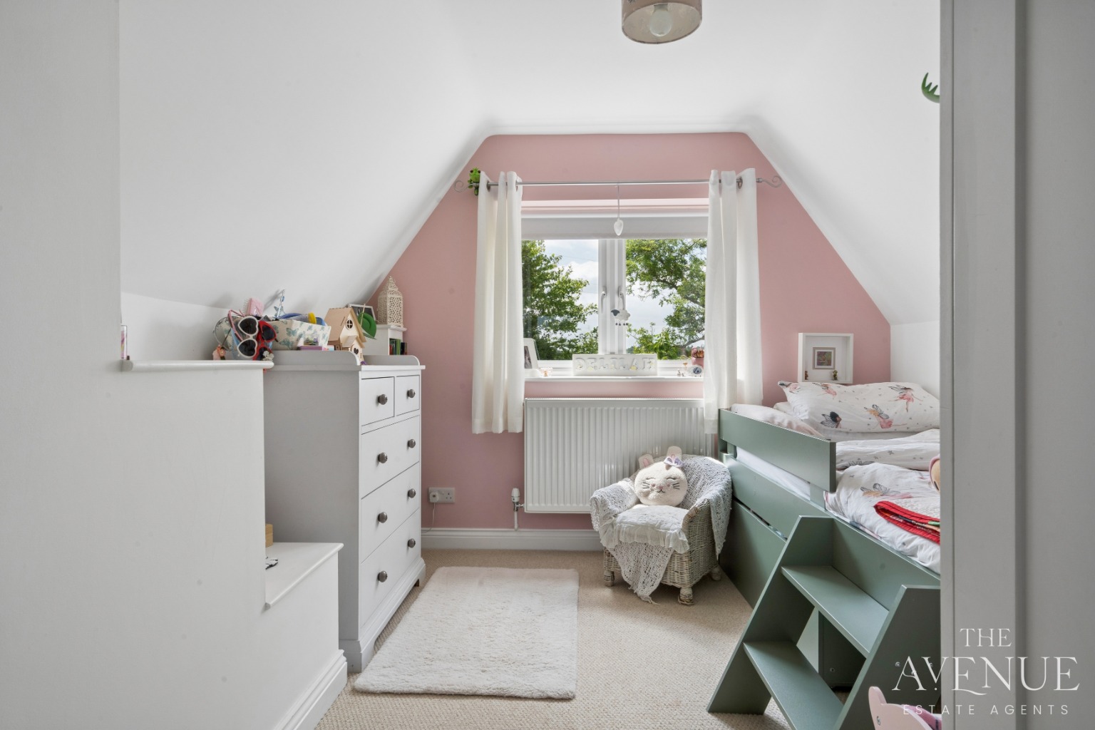 4 bed detached house for sale in A Beautiful Family Home in Oxfordshire 18