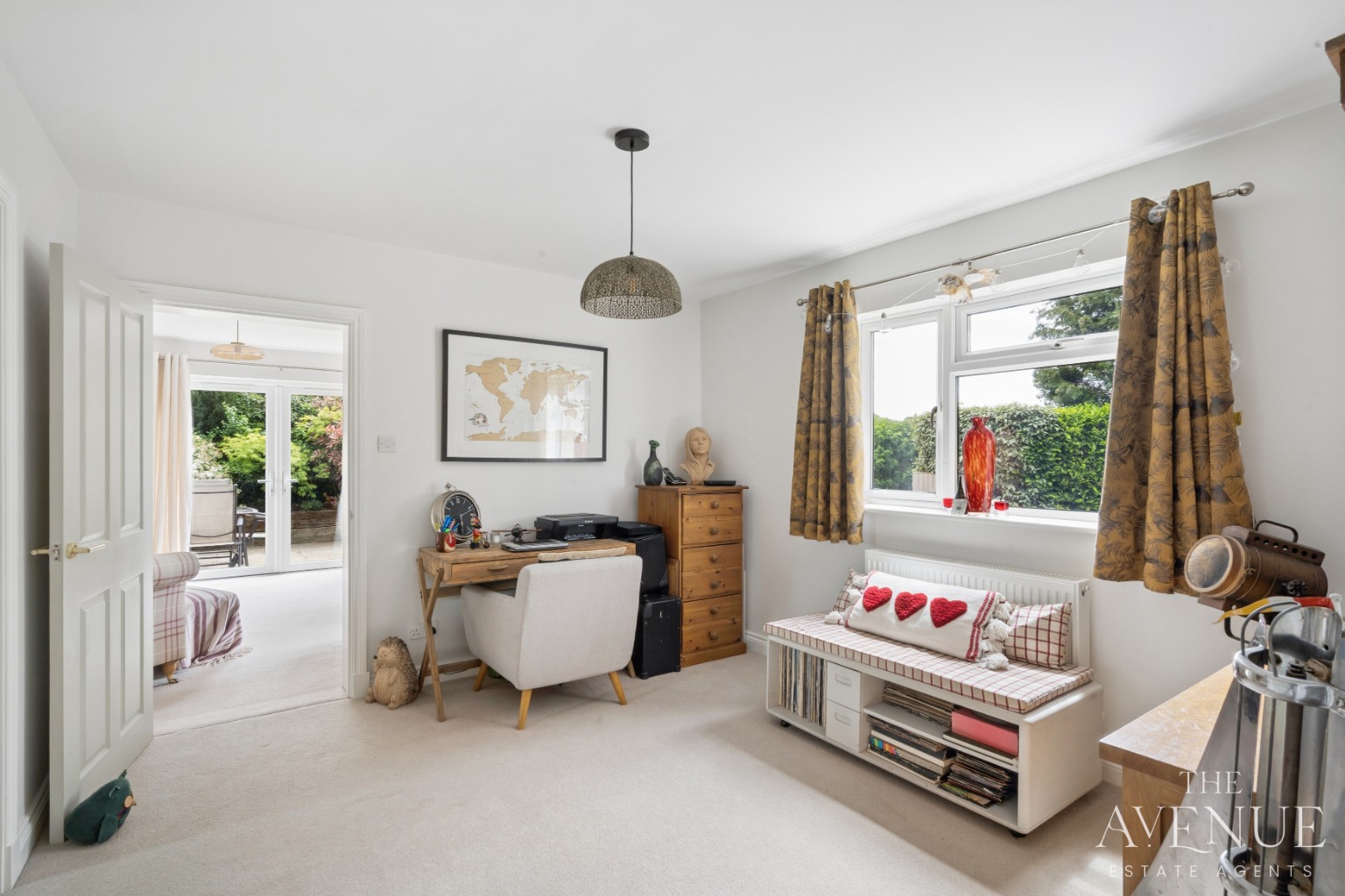 4 bed detached house for sale in A Beautiful Family Home in Oxfordshire 9