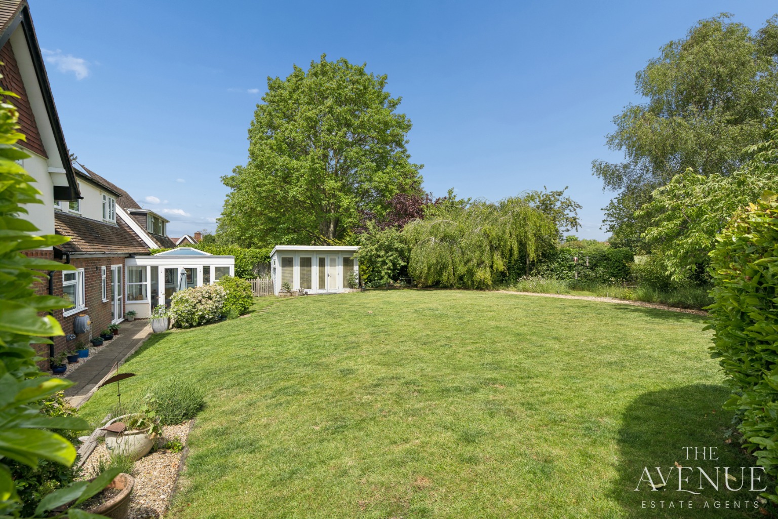 4 bed detached house for sale in A Beautiful Family Home in Oxfordshire 12