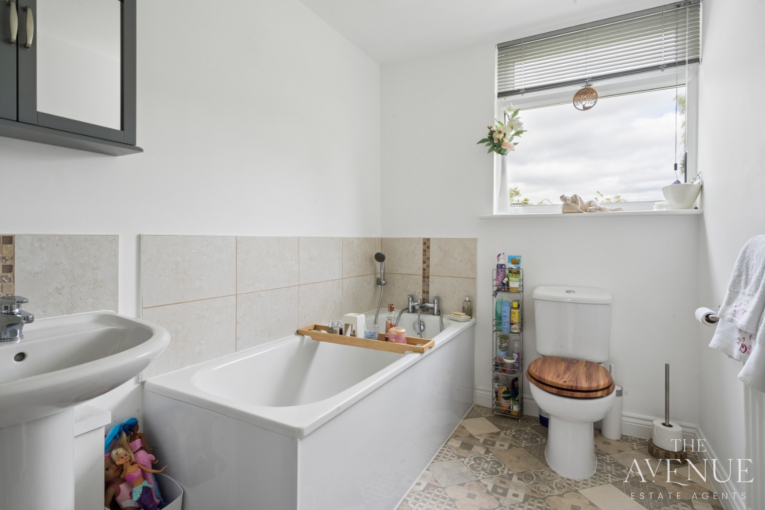 4 bed detached house for sale in A Beautiful Family Home in Oxfordshire 17