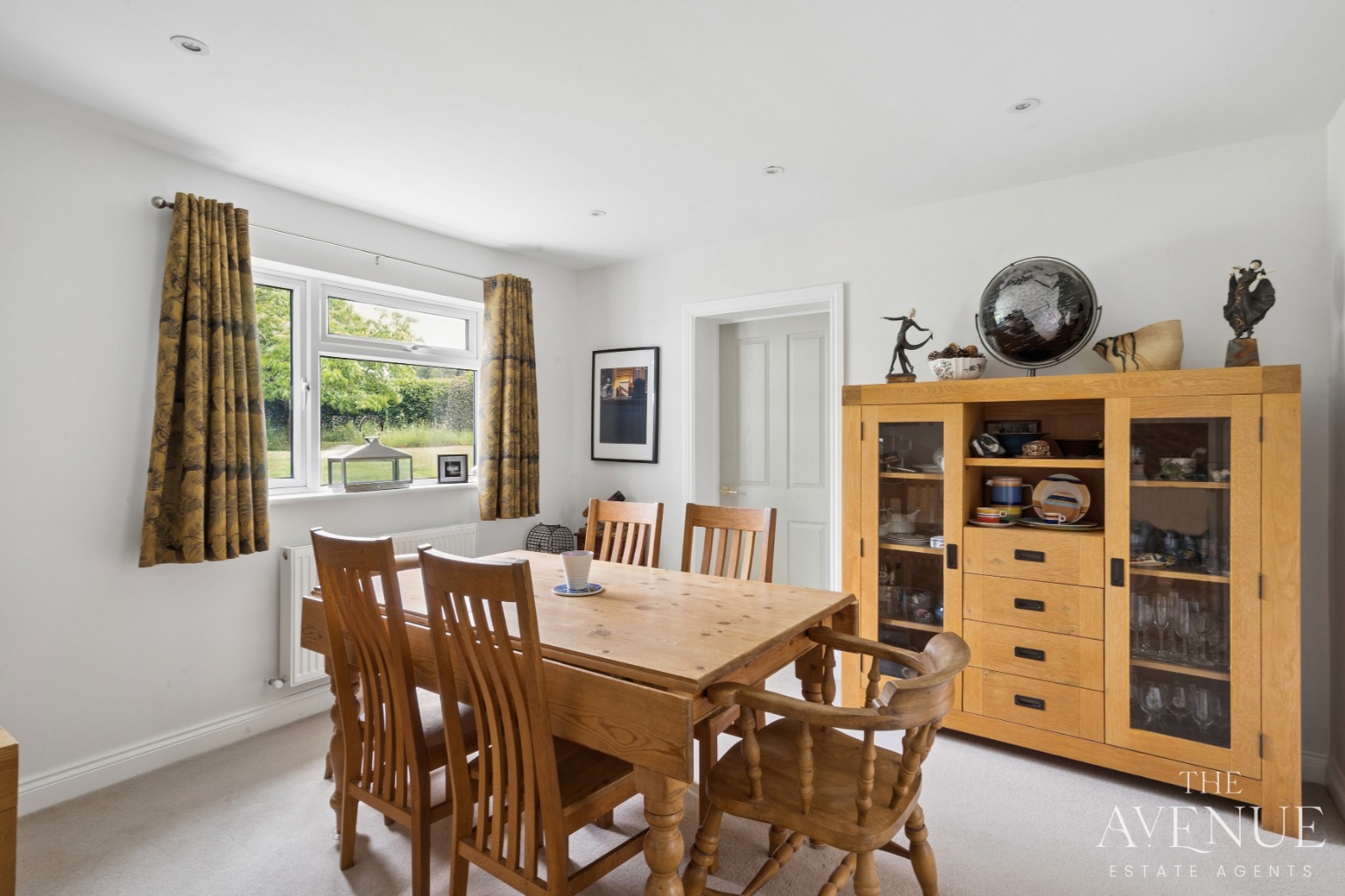 4 bed detached house for sale in A Beautiful Family Home in Oxfordshire 8