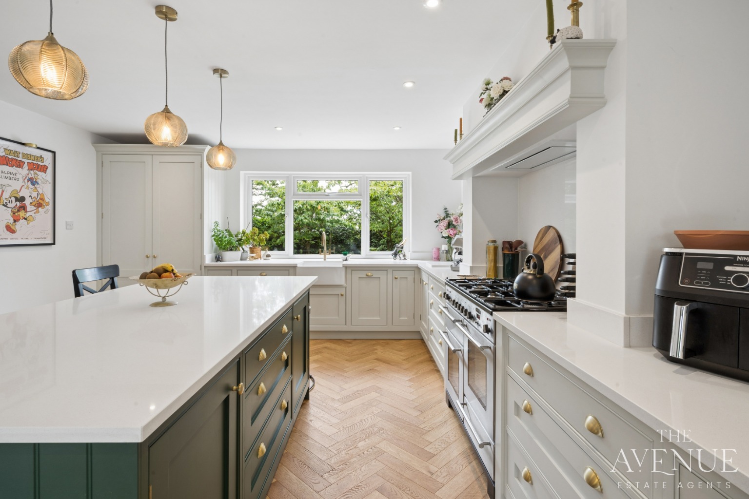 4 bed detached house for sale in A Beautiful Family Home in Oxfordshire 6