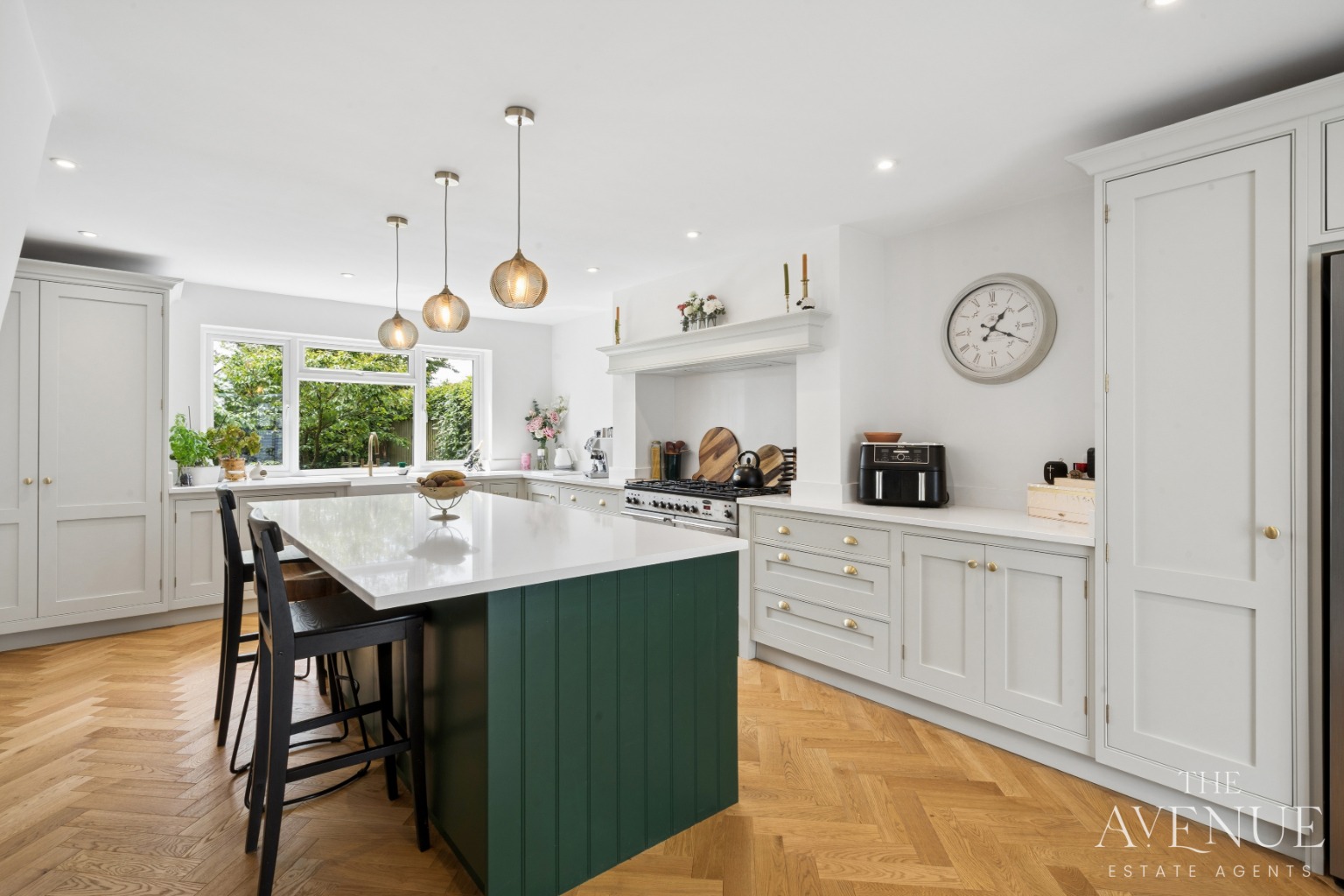 4 bed detached house for sale in A Beautiful Family Home in Oxfordshire - Property Image 5