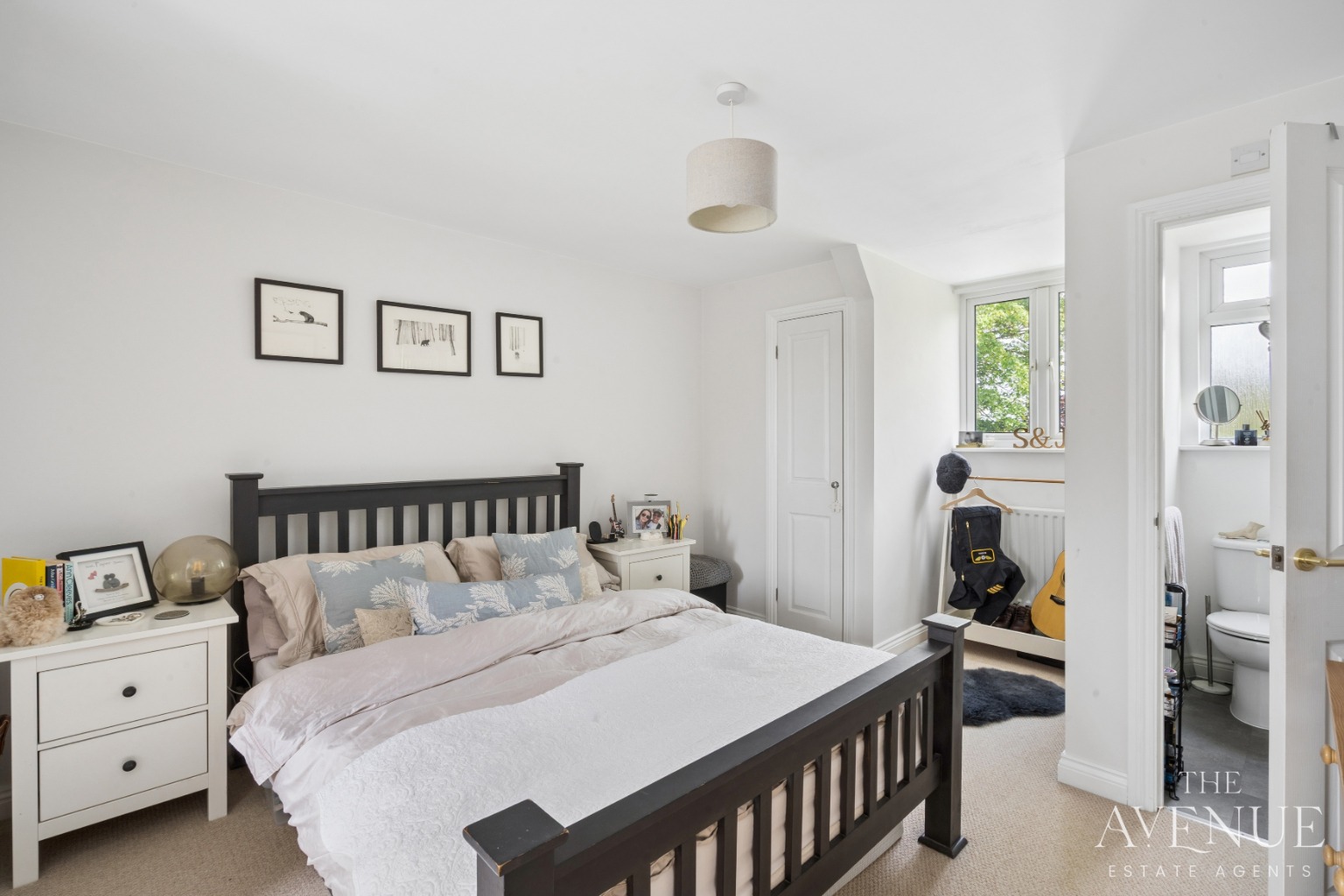 4 bed detached house for sale in A Beautiful Family Home in Oxfordshire - Property Image 17