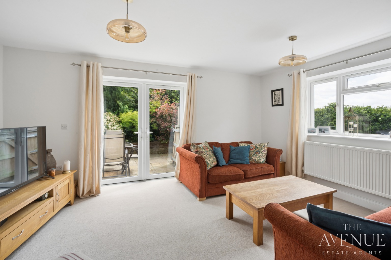 4 bed detached house for sale in A Beautiful Family Home in Oxfordshire 10