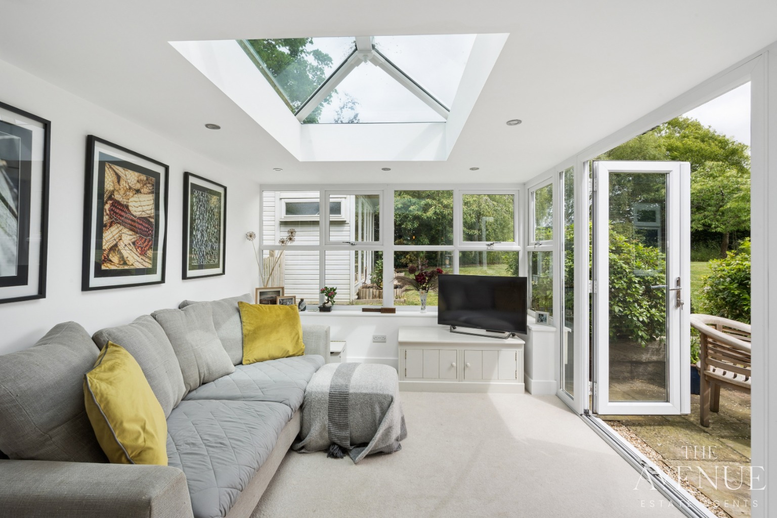 4 bed detached house for sale in A Beautiful Family Home in Oxfordshire - Property Image 6