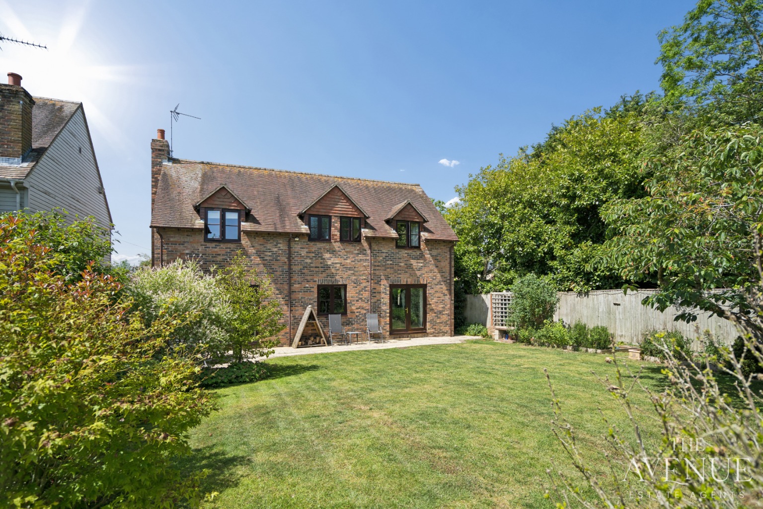 5 bed detached house for sale in Spacious Family Home - Berrick, Oxfordshire 2