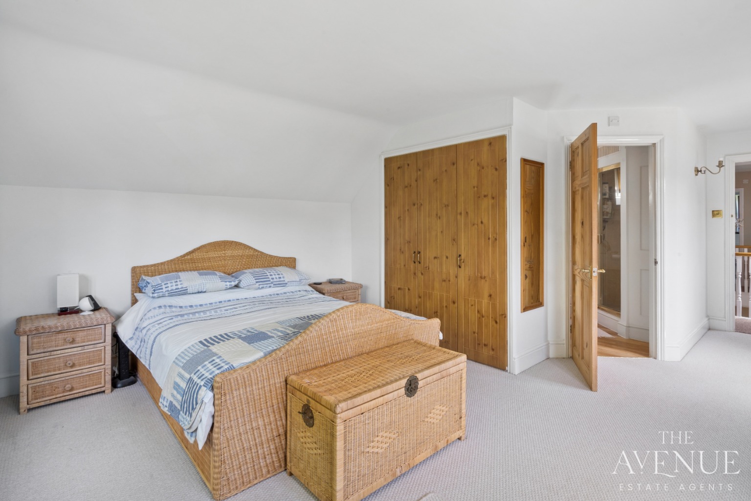 5 bed detached house for sale in Spacious Family Home - Berrick, Oxfordshire 22