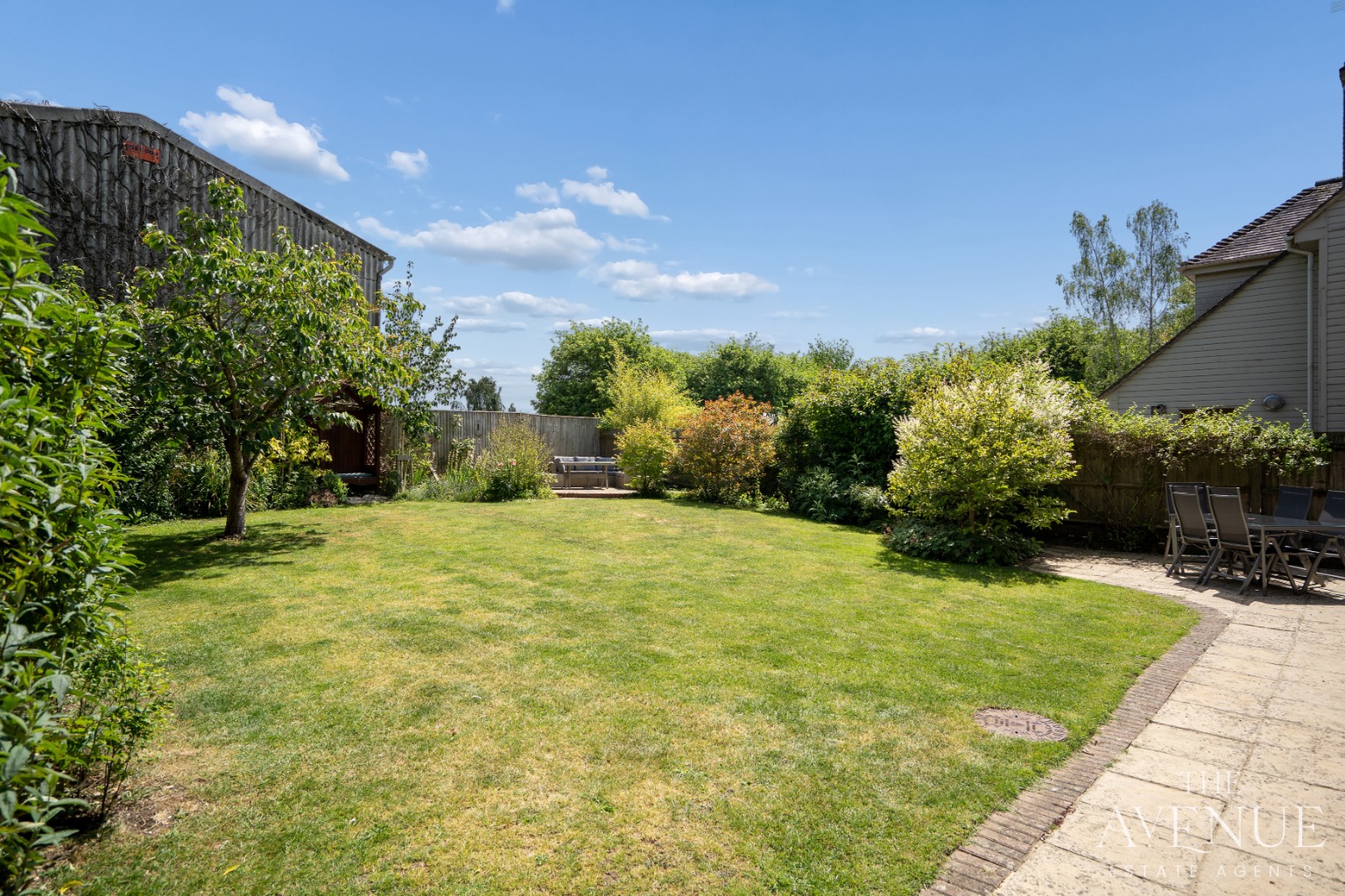 5 bed detached house for sale in Spacious Family Home - Berrick, Oxfordshire 10
