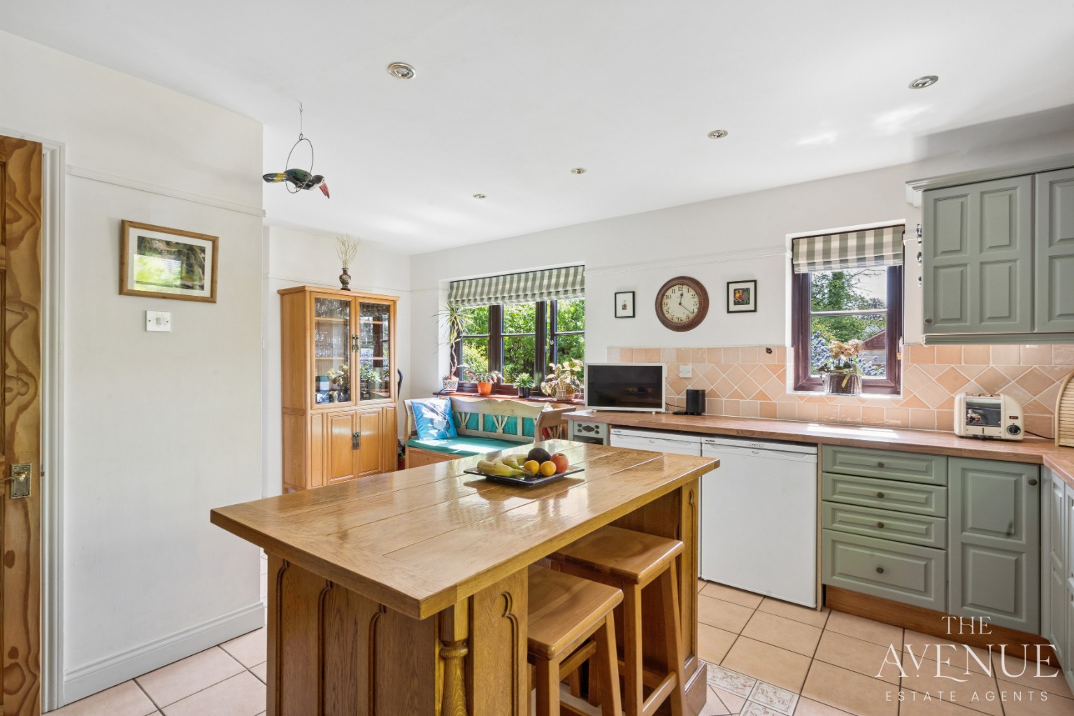5 bed detached house for sale in Spacious Family Home - Berrick, Oxfordshire 5
