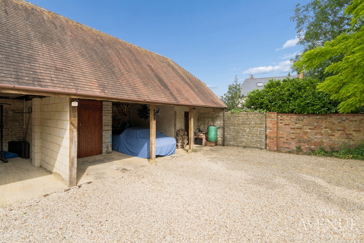 5 bed detached house for sale in Spacious Family Home - Berrick, Oxfordshire 12