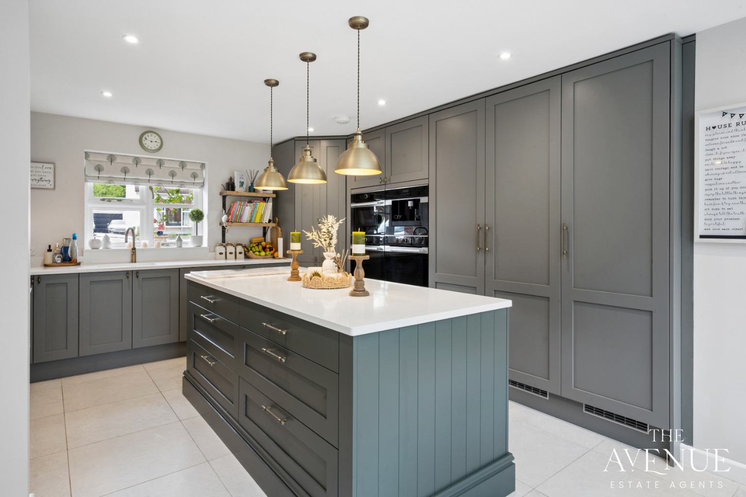4 bed detached house for sale in Superb Family Home - Brightwell cum Sotwell, Oxfordshire 1