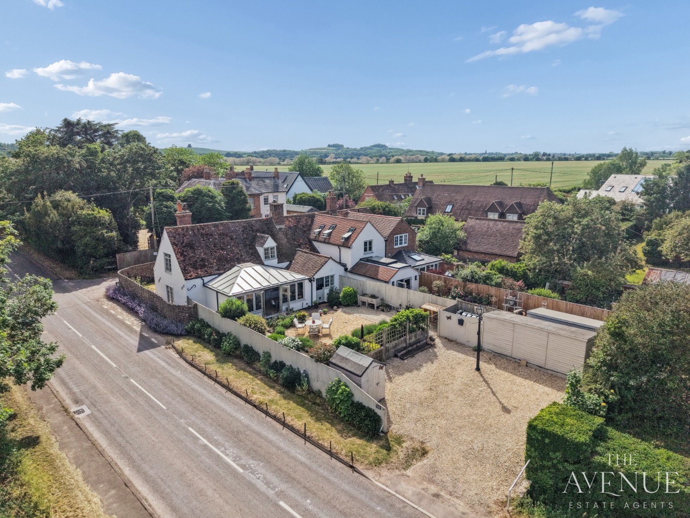3 bed semi-detached house for sale in Stylish Character Cottage -Warborough, Oxfordshire - Property Image 3