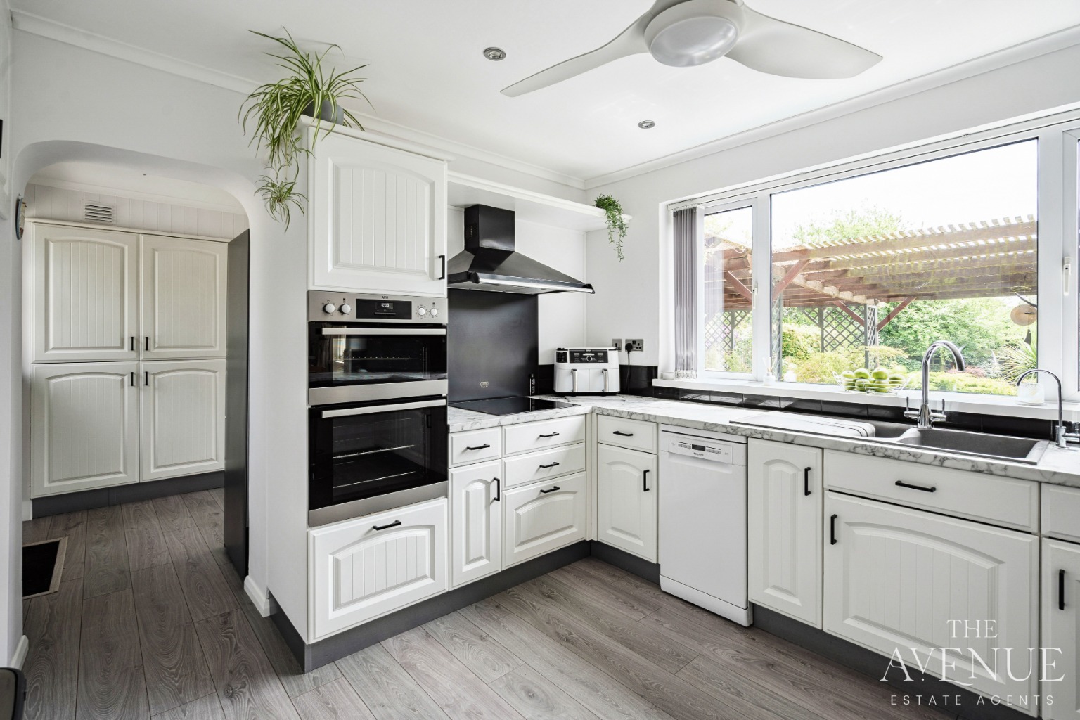 4 bed detached house for sale in Countryside Views + 0.29 acre plot - Newington, Oxfordshire  - Property Image 6