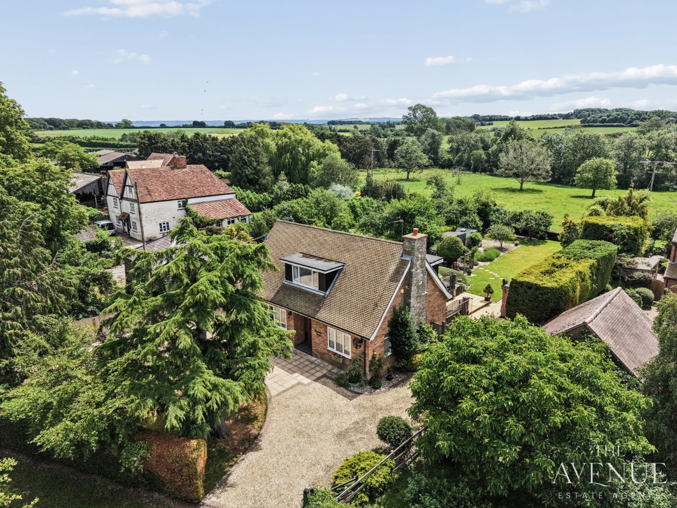 4 bed detached house for sale in Countryside Views + 0.29 acre plot - Newington, Oxfordshire - Property Image 1
