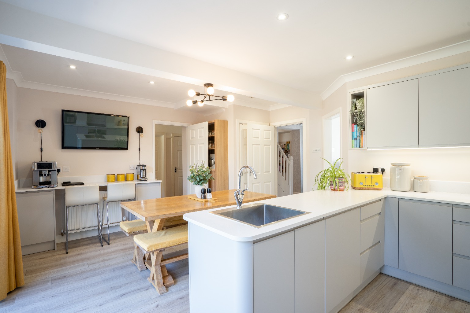 4 bed semi-detached house for sale in Superb Family Home Close to Town & Station 5
