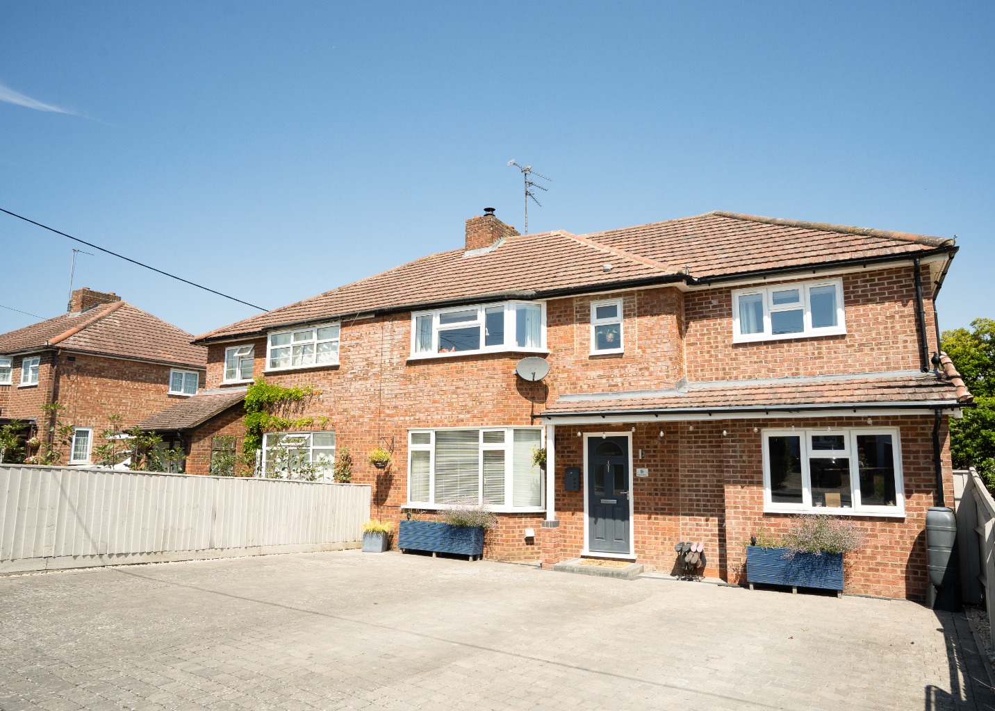 4 bed semi-detached house for sale in Superb Family Home Close to Town & Station  - Property Image 3