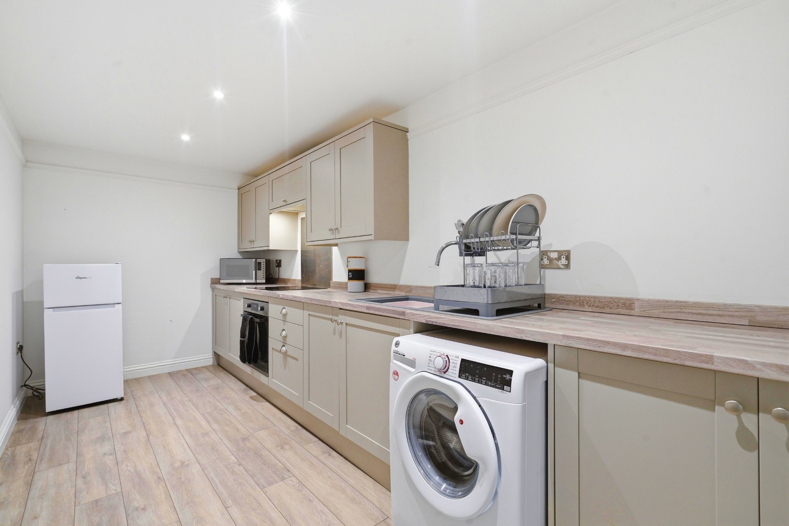 3 bed flat to rent in Woodfield House, 104 Bewdley Road, Kidderminster, Worcestershire, DY11 5