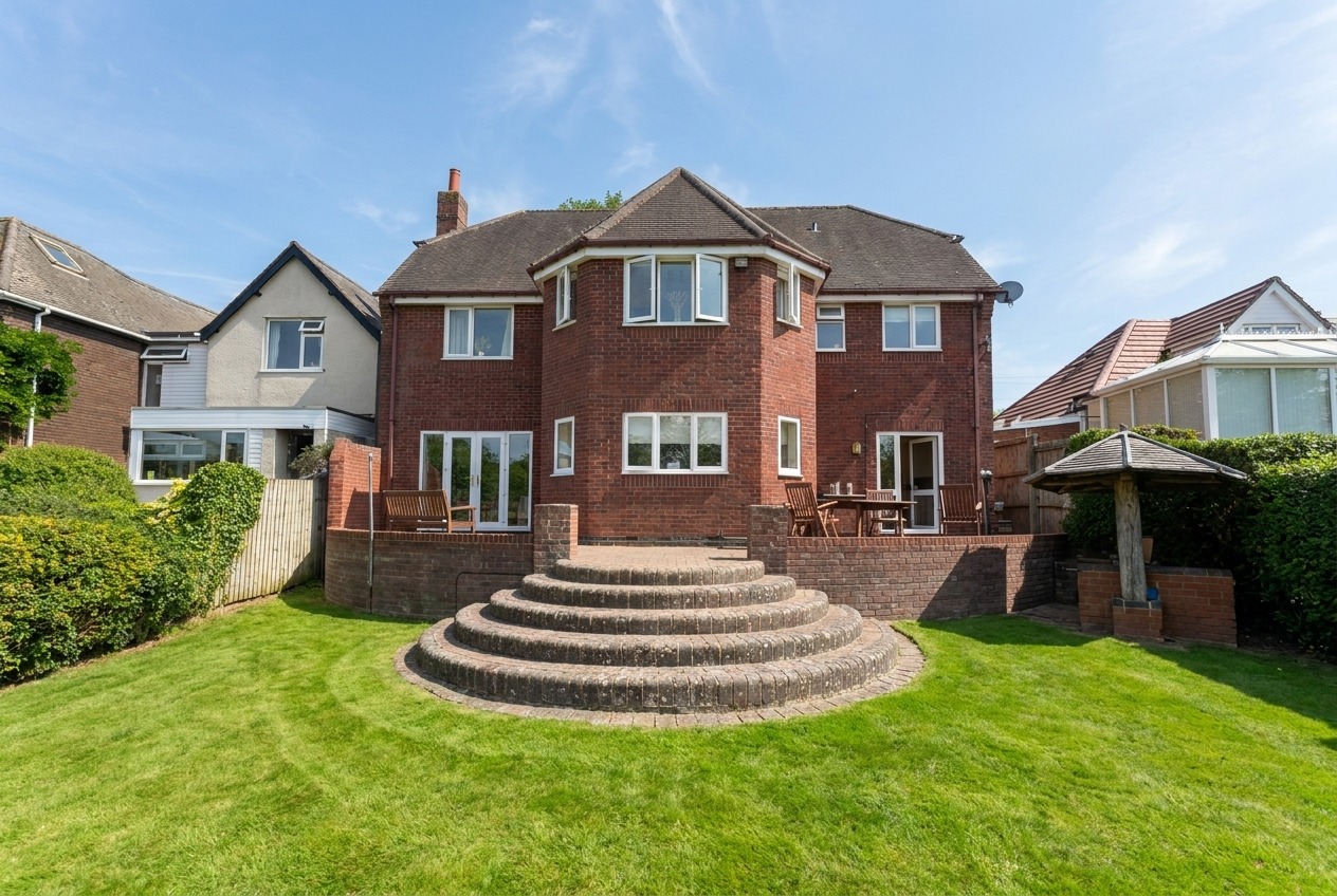 4 bed detached house for sale in Peterbrook Road, Shirley, Solihull, Worcestershire, B90 5