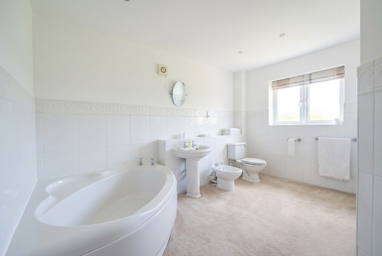 4 bed detached house for sale in Peterbrook Road, Shirley, Solihull, Worcestershire, B90 9