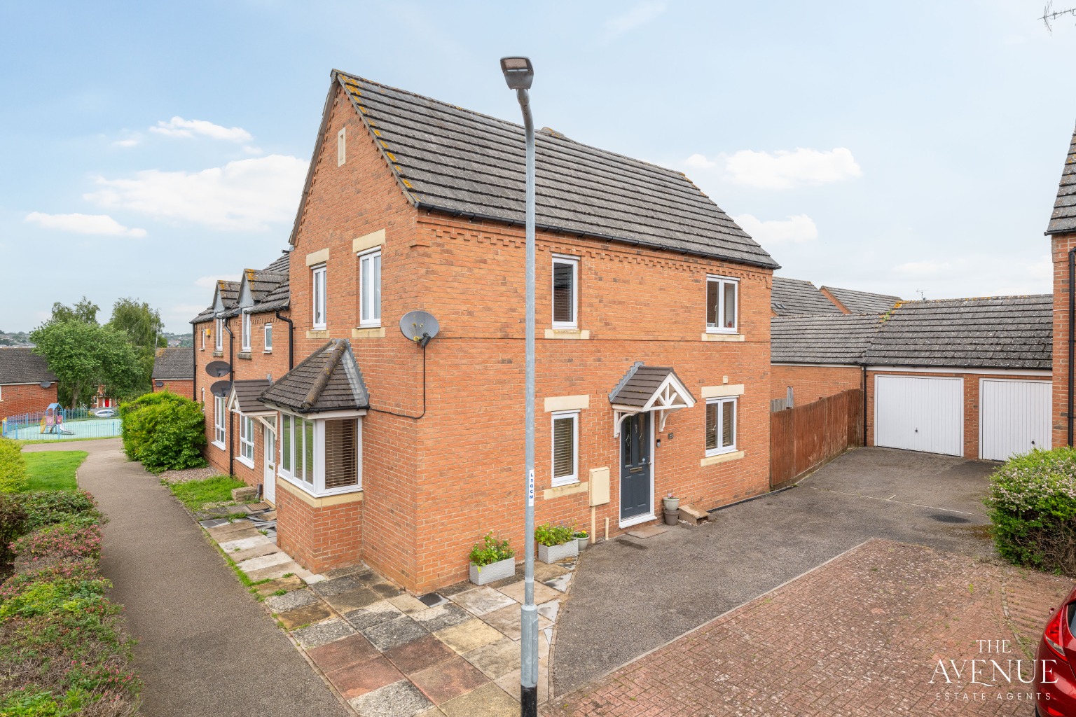 3 bed end of terrace house for sale in Celtic Close, Higham Ferrers, NN10 8NX - Property Image 1