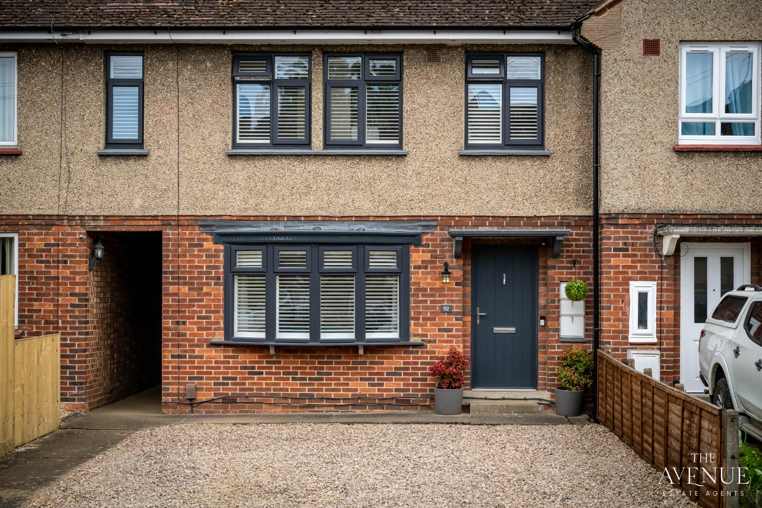 3 bed terraced house for sale in The Hedges, Rushden 2