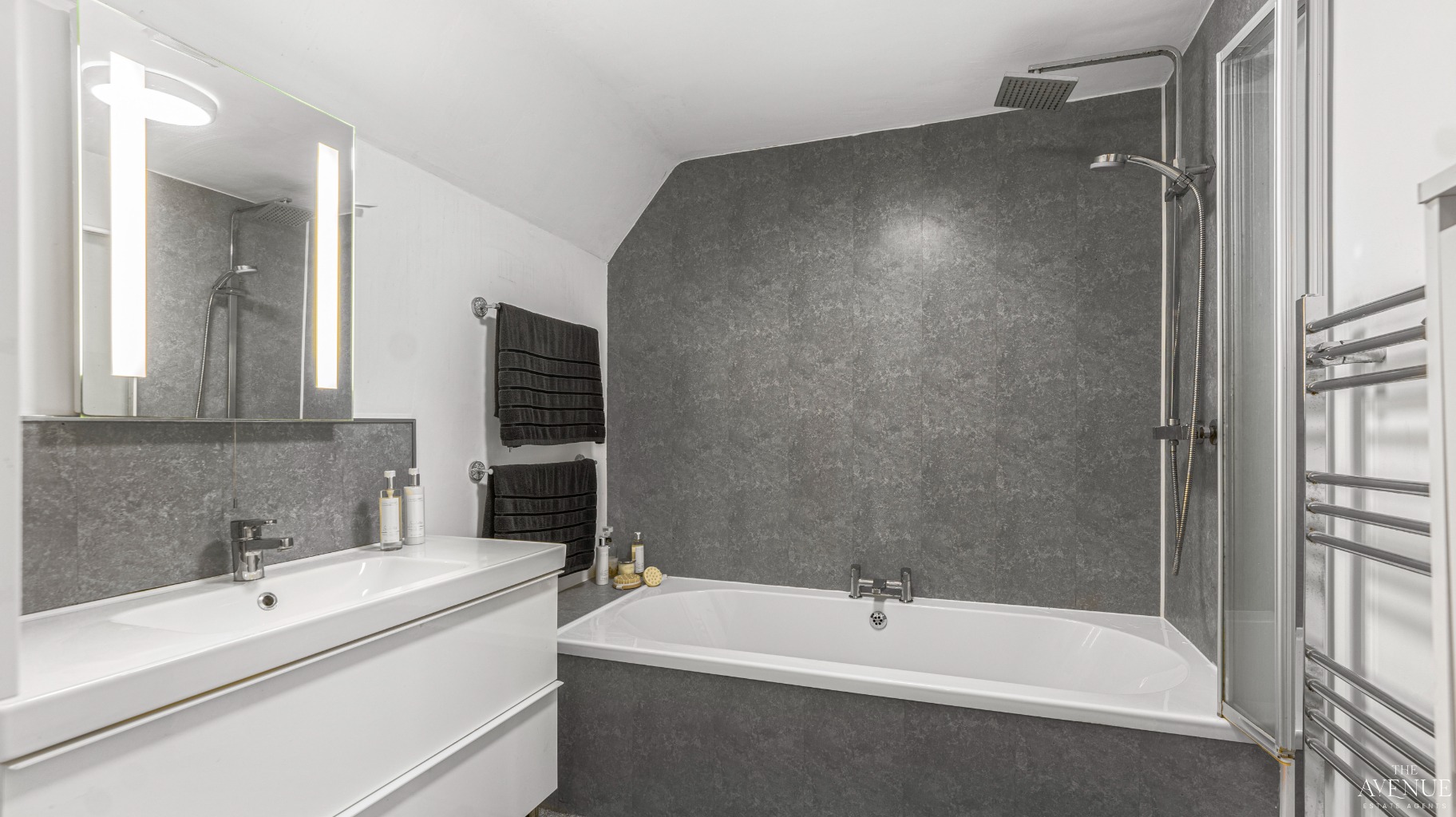 5 bed cottage for sale in Exclusive Riverside Cottage, Coventry Road, Kingsbury, B78 38