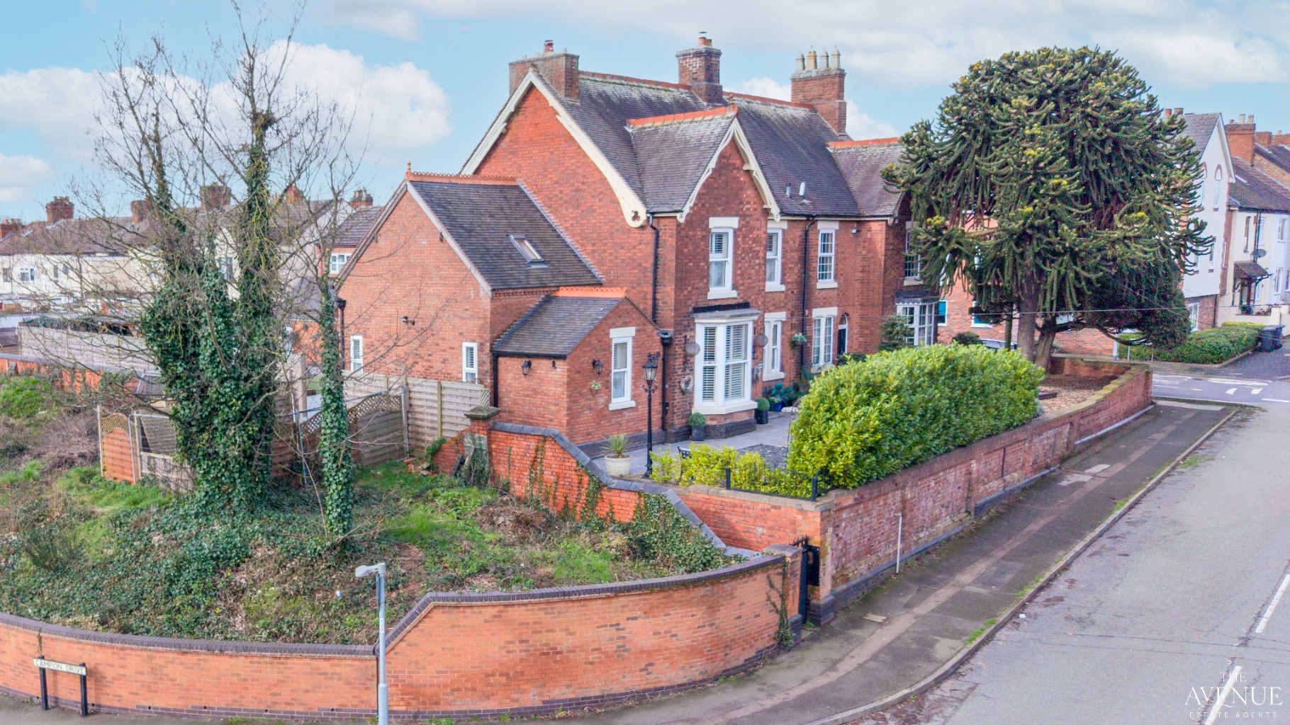 4 bed semi-detached house for sale in Kettlebrook Road, Tamworth, B77 - Property Image 1