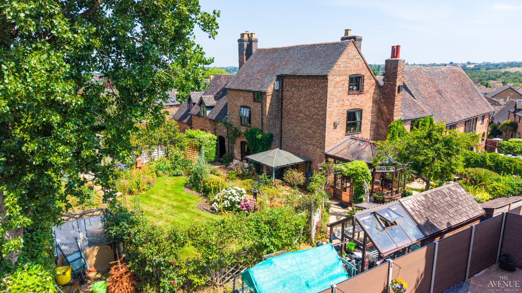5 bed farm house for sale in Church Farm Mews, Dosthill, Tamworth, Staffordshire, B77 - Property Image 1