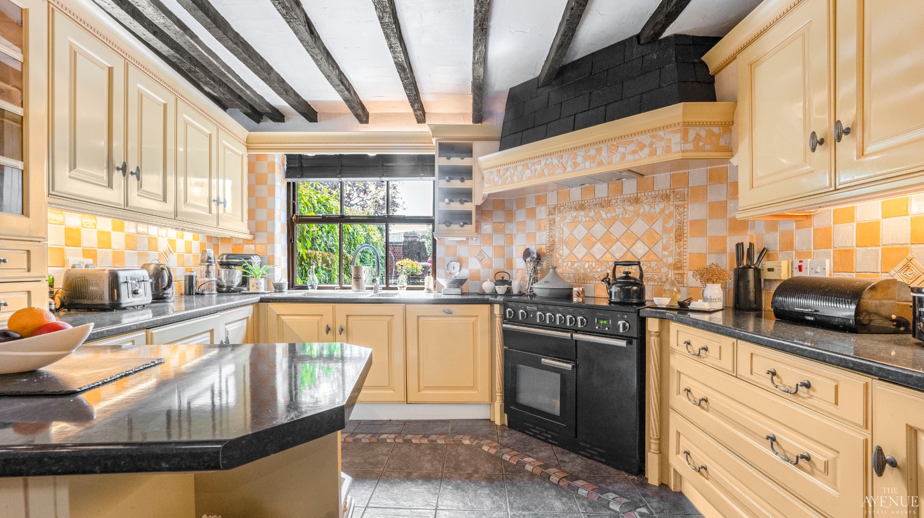 5 bed farm house for sale in Church Farm Mews, Dosthill, Tamworth, Staffordshire, B77  - Property Image 5