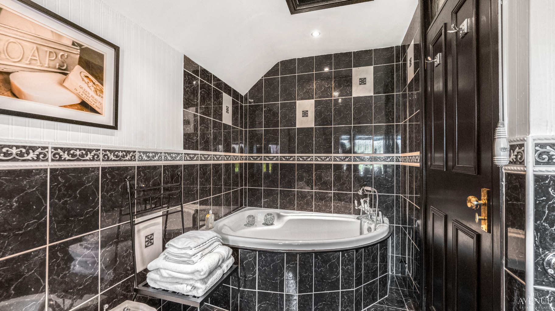 5 bed farm house for sale in Church Farm Mews, Dosthill, Tamworth, Staffordshire, B77 14