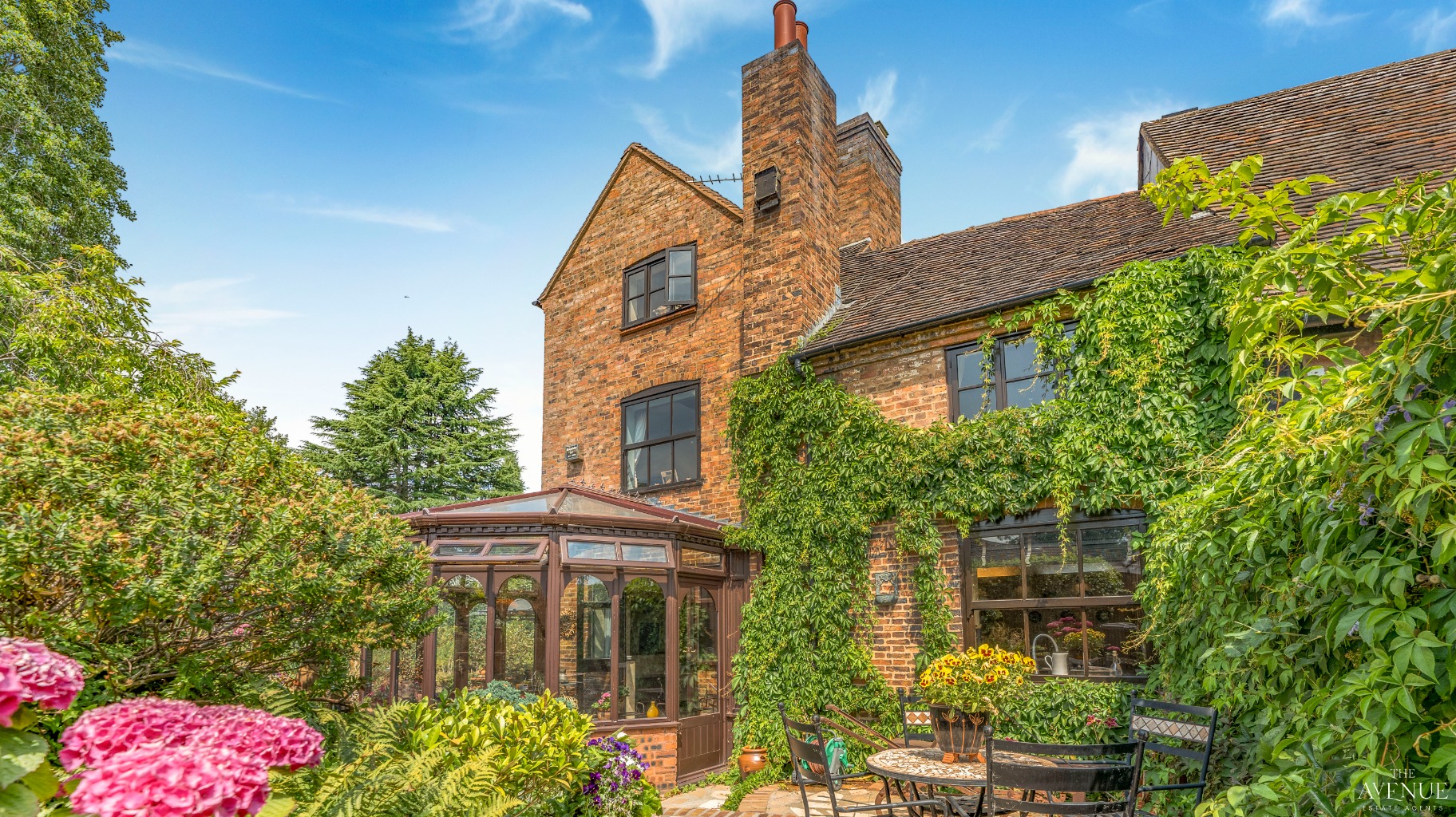 5 bed farm house for sale in Church Farm Mews, Dosthill, Tamworth, Staffordshire, B77 38