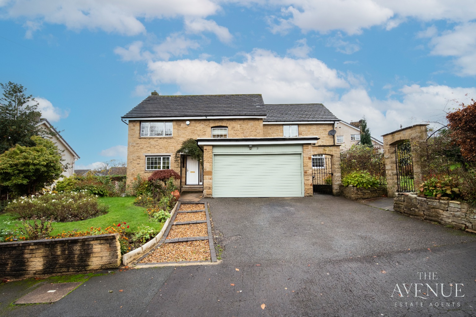 5 bed detached house for sale in Woodvale Crescent, Bingley, West Yorkshire, BD16 - Property Image 1
