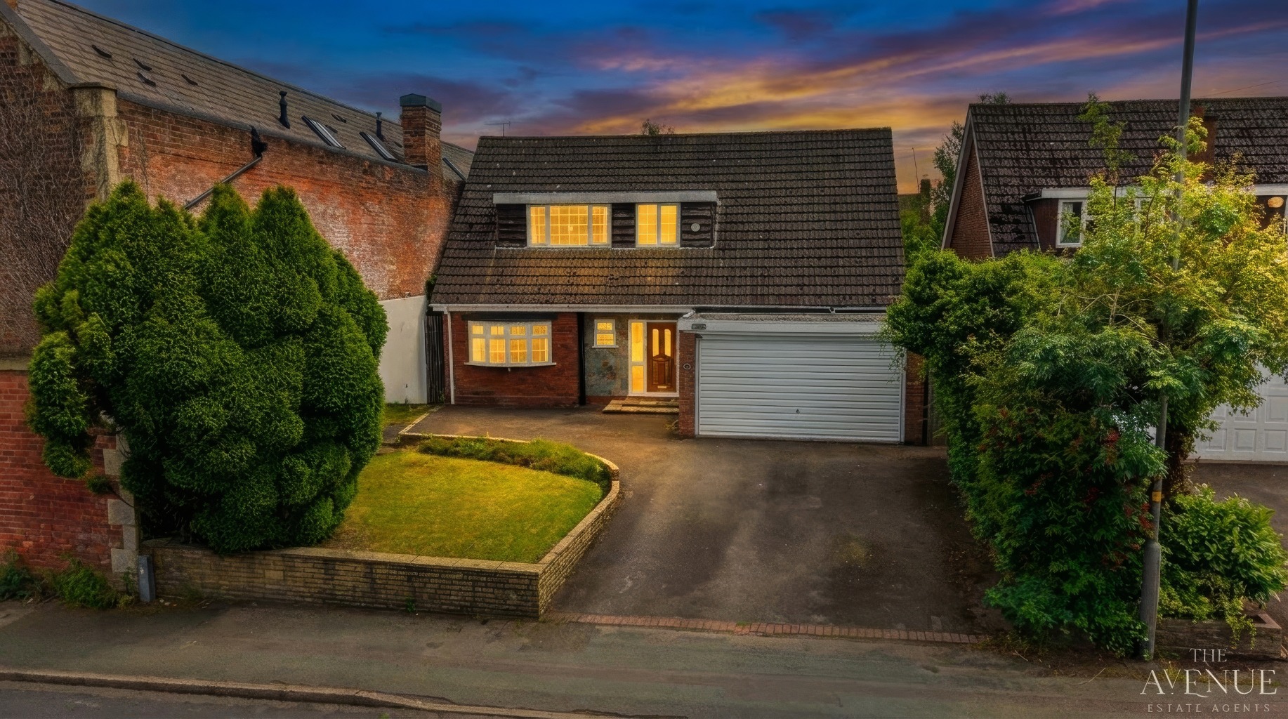 4 bed detached house for sale in Tettenhall Wood, Wolverhampton, West Midlands, WV6 - Property Image 1