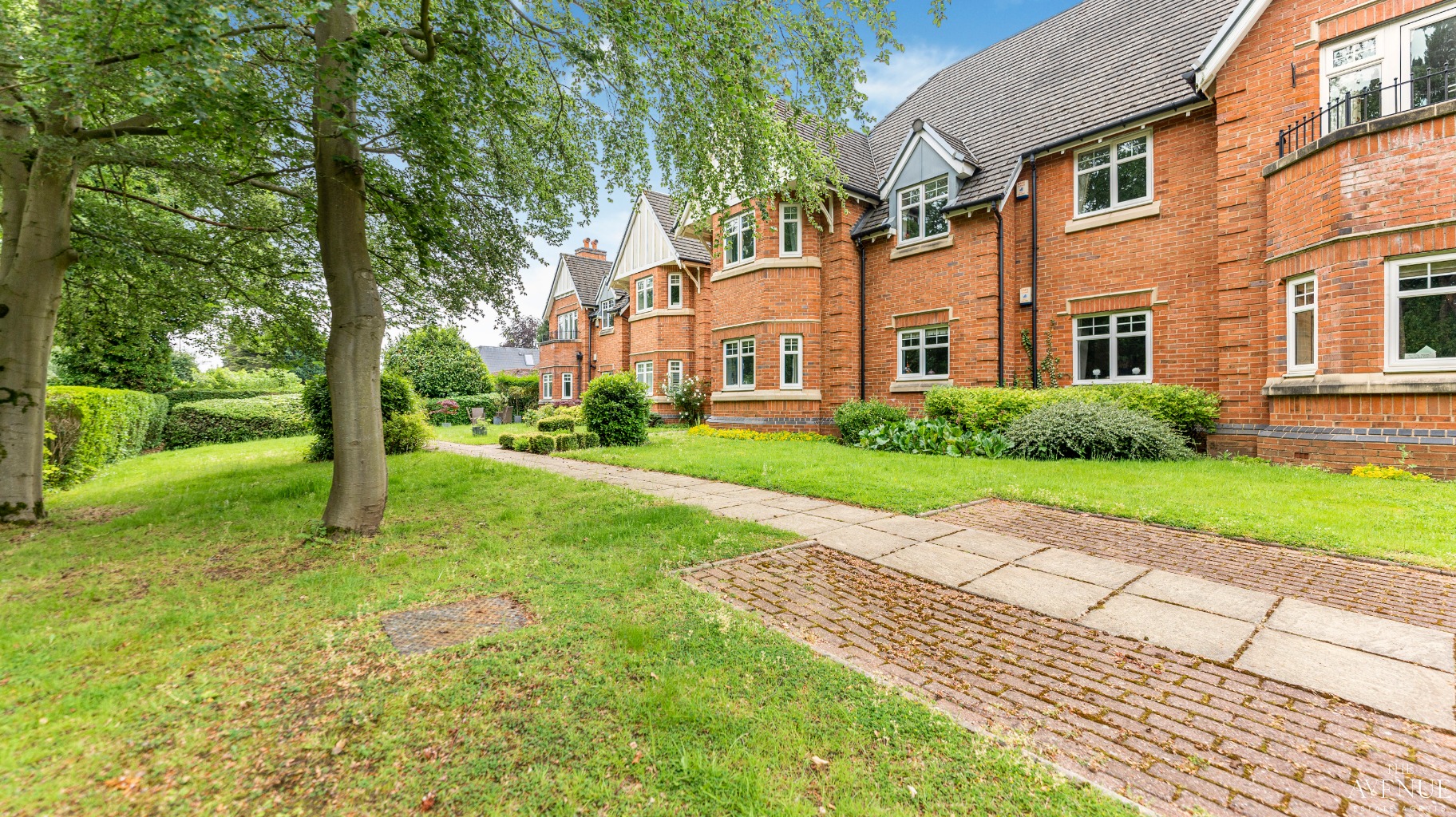 3 bed flat for sale in Sutton Coldfield, West Midlands, B74 - Property Image 1
