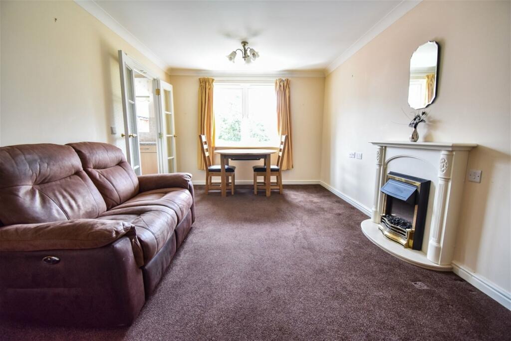1 bed flat for sale in Broomfield Road, Chelmsford, Essex, CM1 7