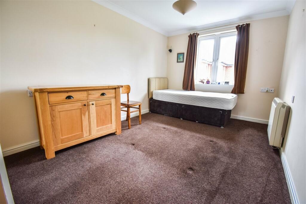 1 bed flat for sale in Broomfield Road, Chelmsford, Essex, CM1 2