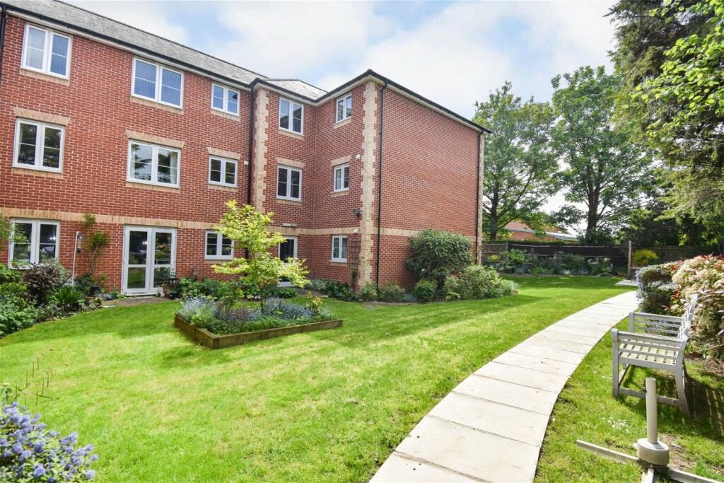 1 bed flat for sale in Broomfield Road, Chelmsford, Essex, CM1  - Property Image 10