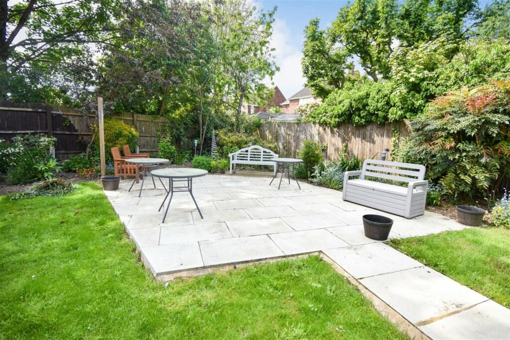 1 bed flat for sale in Broomfield Road, Chelmsford, Essex, CM1 10