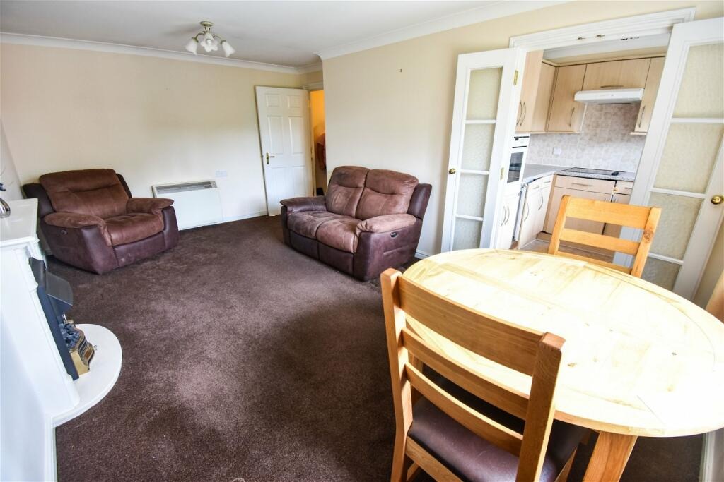 1 bed flat for sale in Broomfield Road, Chelmsford, Essex, CM1 8