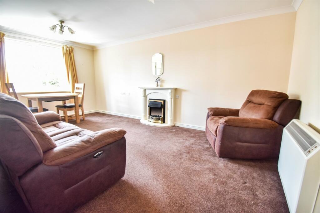 1 bed flat for sale in Broomfield Road, Chelmsford, Essex, CM1 6